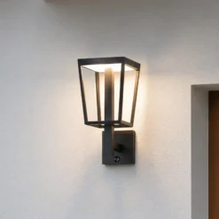 Aplique LED para exterior Lucande Lynx, 35,5 cm, negro, con sensor