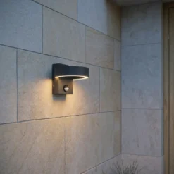 Aplique LED para exterior Lucande Nirella, negra, CCT, con sensor