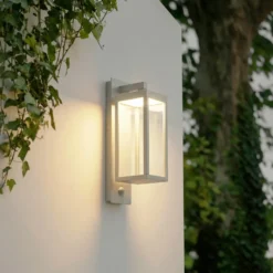Aplique LED para exterior Lucande Ferdinand, gris piedra, con sensor