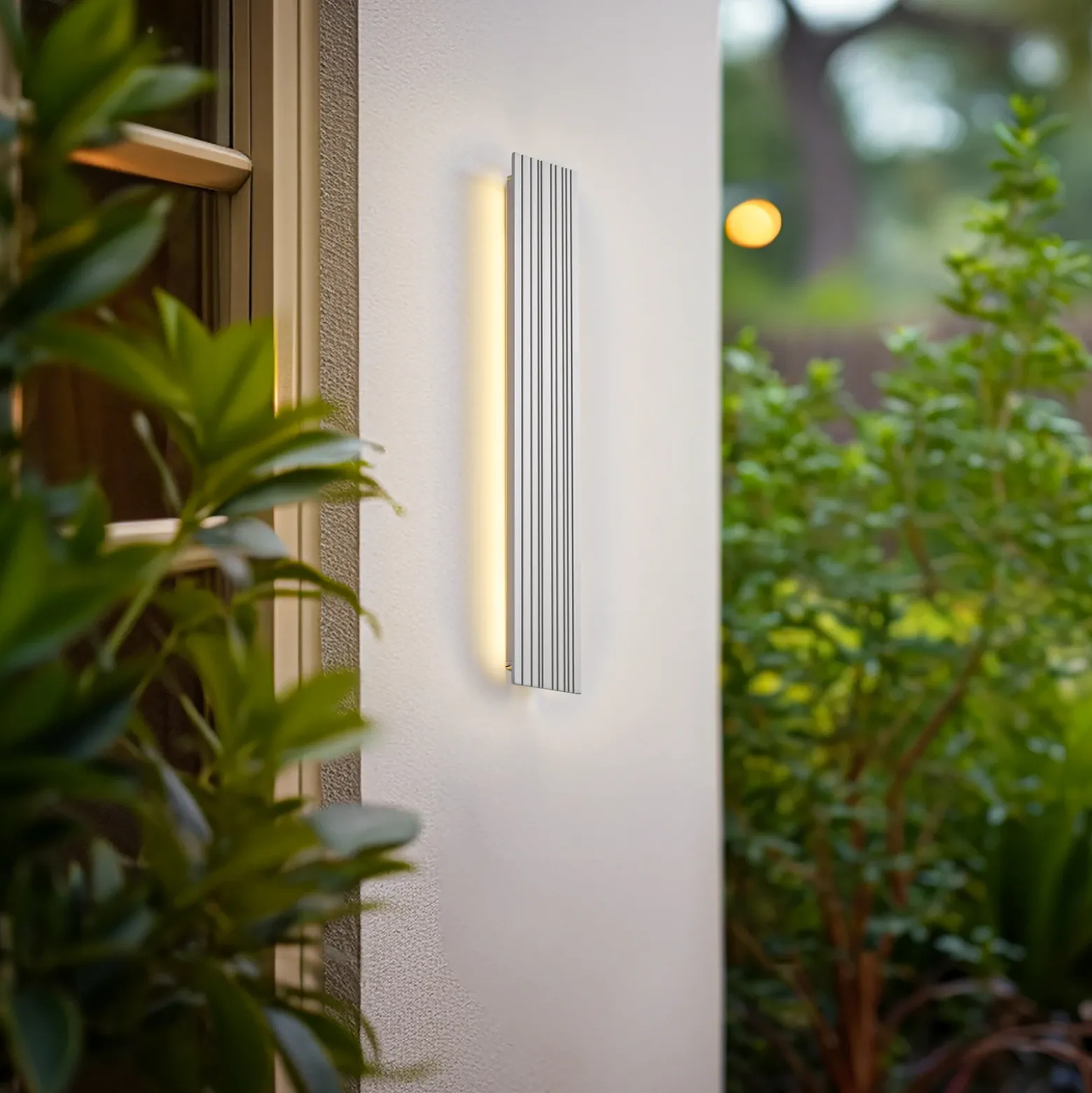 Aplique LED para exterior Lucande Melira, 60 cm de largo, gris claro