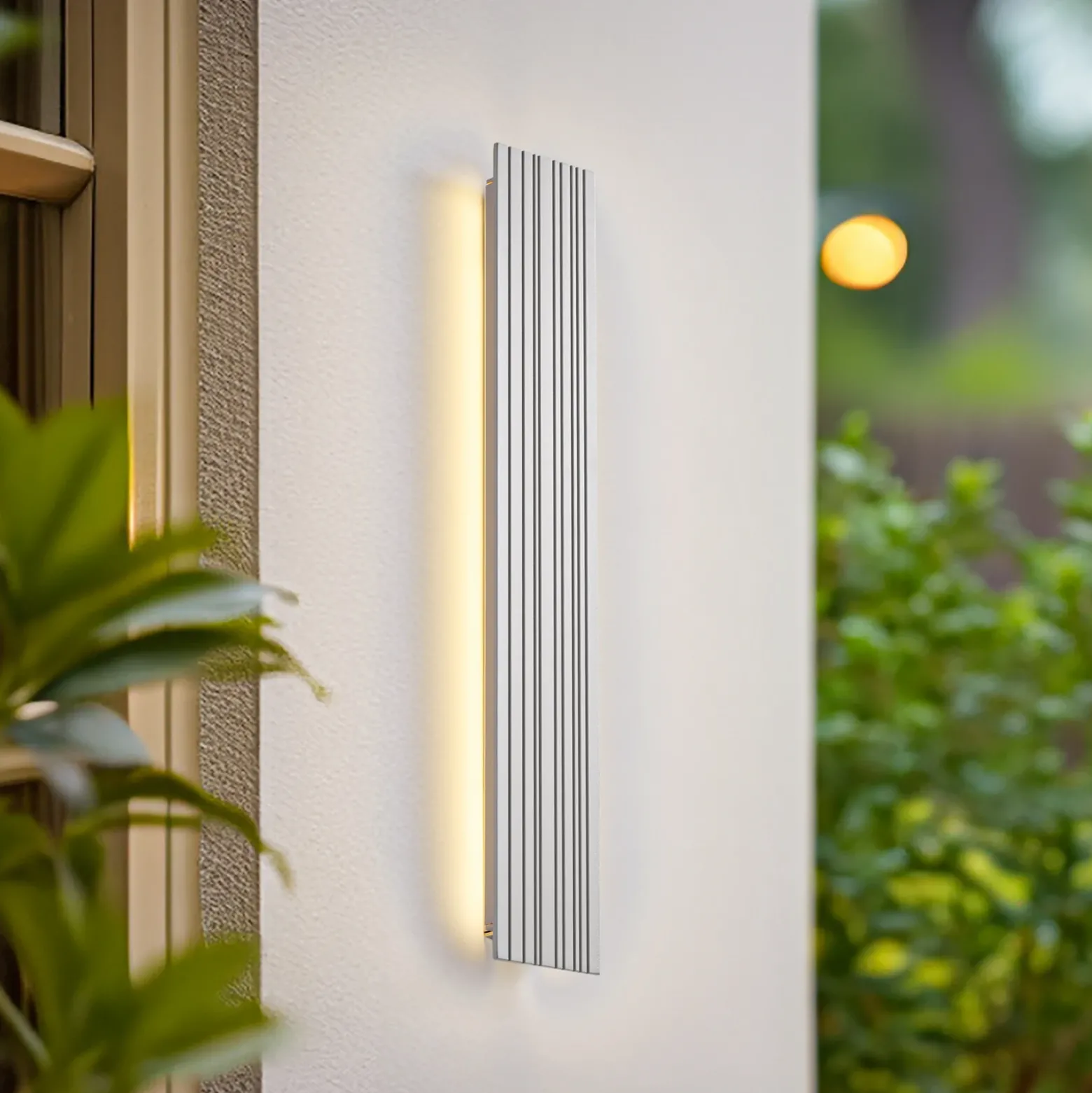 Aplique LED para exterior Lucande Melira, 60 cm de largo, gris claro