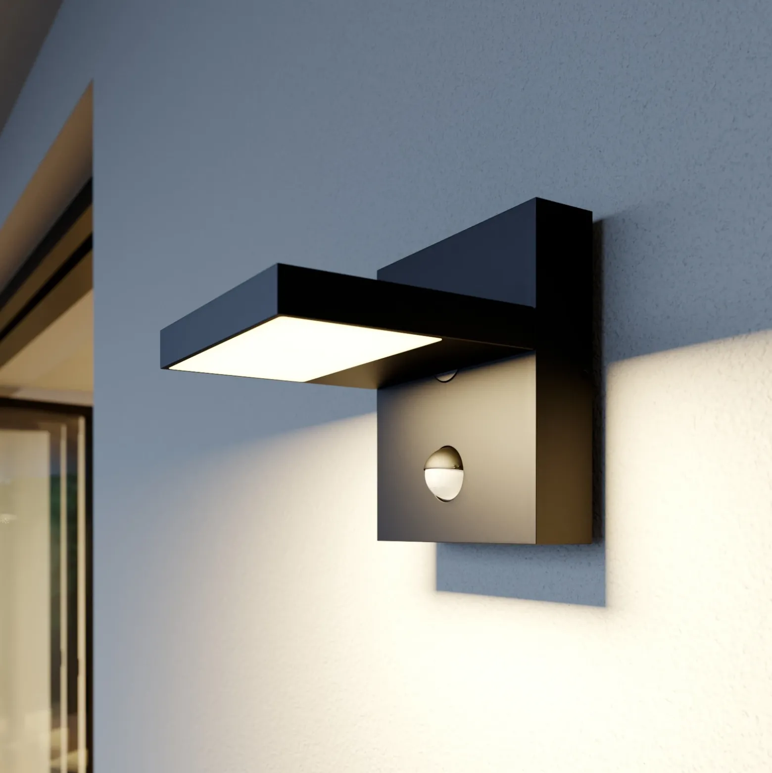 Aplique LED para exterior Lucande Silvan, color antracita, con sensor, IP54