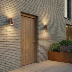 Aplique LED para exterior Lucande Elune, marrón, IP44, luz hacia arriba/hacia