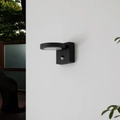 Aplique LED para exterior Lucande Belna, metal, sensor, IP54