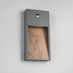 Aplique LED para exterior SALMON, aspecto de madera, altura 33 cm, IP44