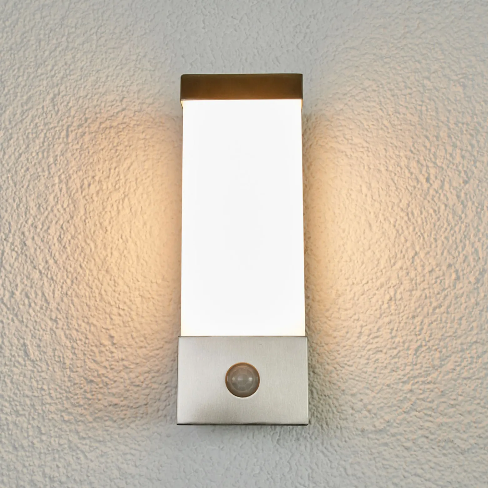 Aplique LED para exterior Severina de Lindby, 25 cm, sensor, acero