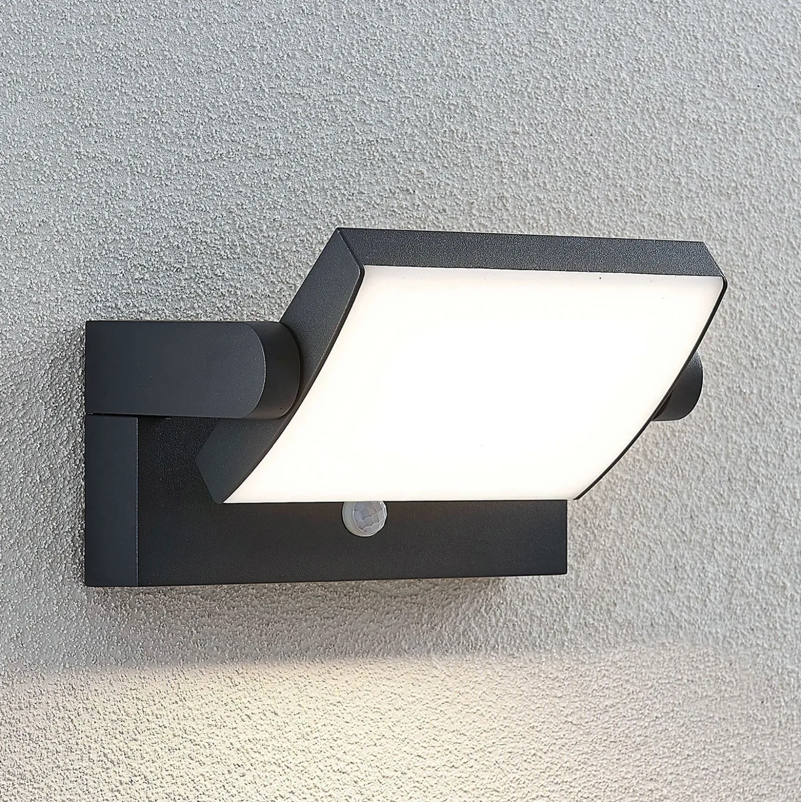 Aplique LED para exterior Sherin de Lindby, antracita, sensor, IP54