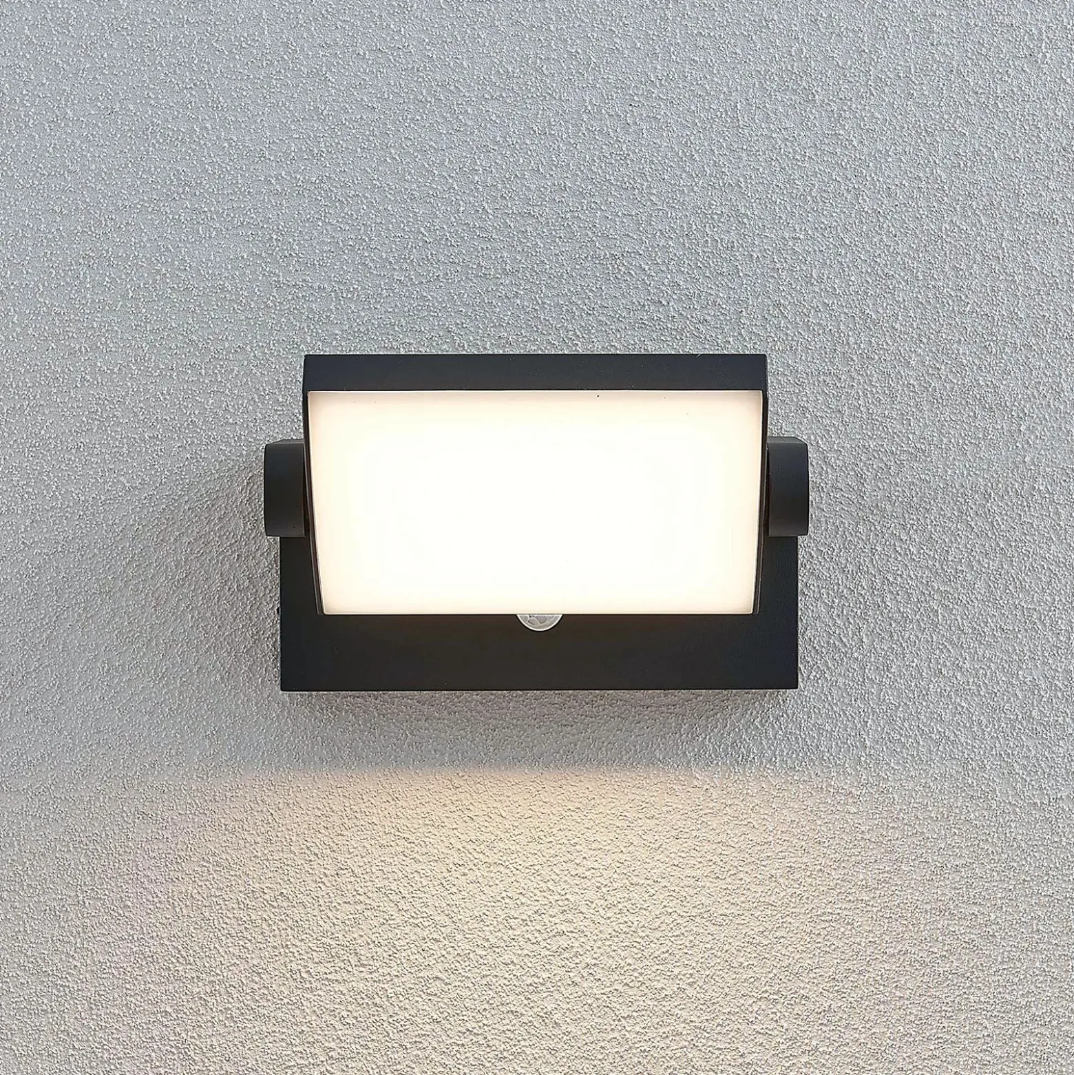 Aplique LED para exterior Sherin de Lindby, antracita, sensor, IP54