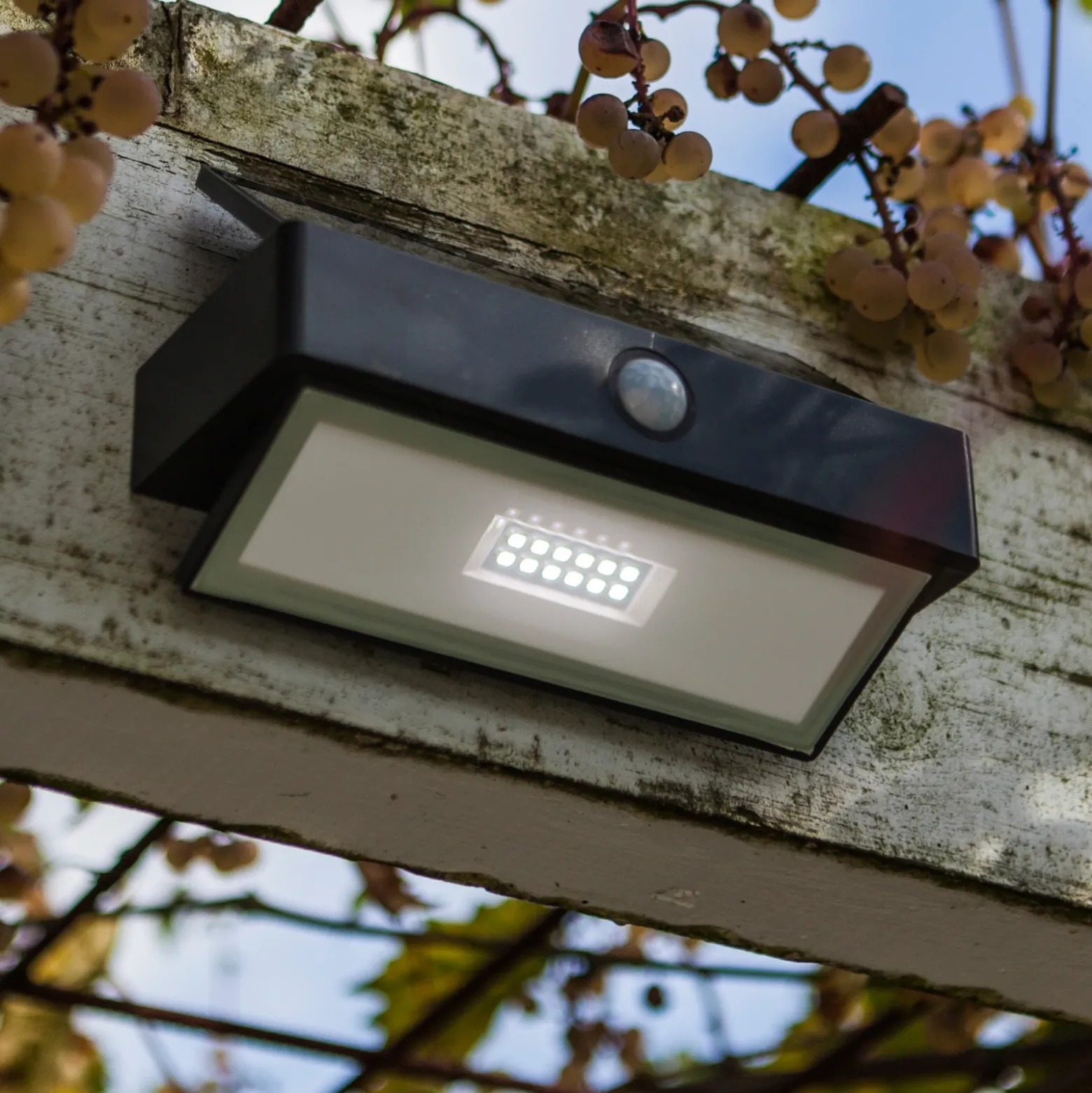Aplique LED para exterior solar ARROW, gris oscuro, 18 cm, con sensor, IP44