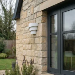 Aplique LED para exterior Valir de Lindby, blanco, tres pantallas, IP54