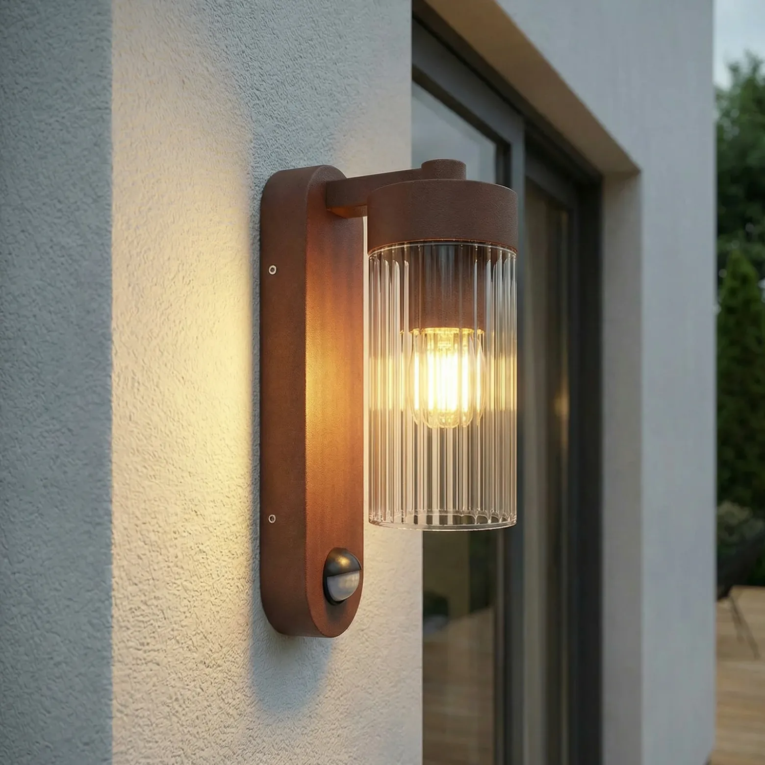 Aplique para exterior Lindby Kaliro, óxido, 24 cm, IP54, sensor