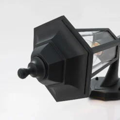 Aplique para exterior Lindby Nane, farol, resistente al agua salada, E27