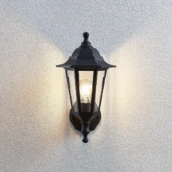Aplique para exterior Lindby Nane, farol, resistente al agua salada, E27