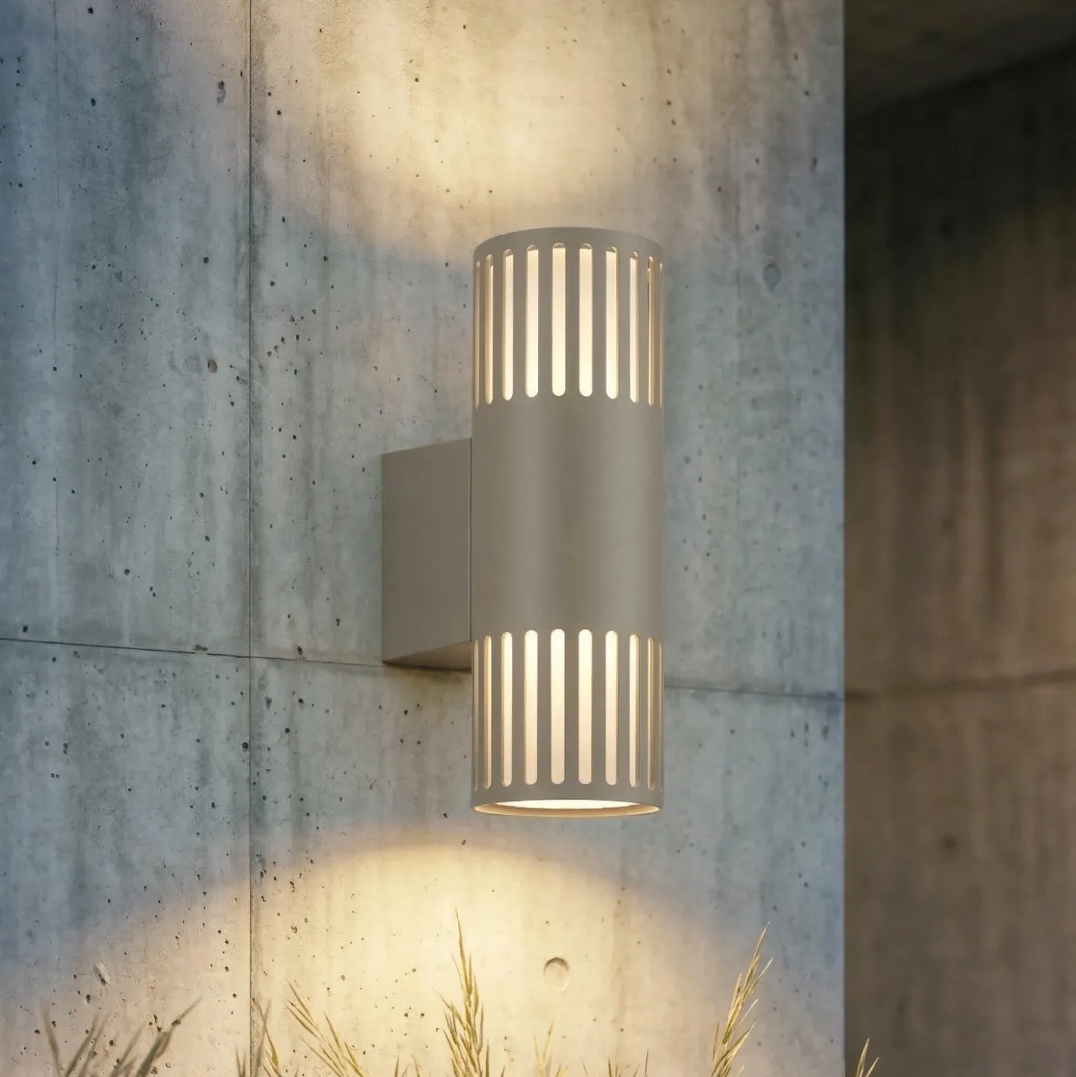 Aplique para exterior Lindby Lurinda, 2 luces, gris piedra, Ø 10 cm, IP44