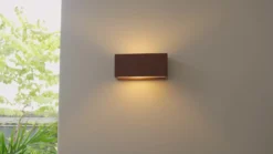 Aplique para exterior Lucande Bente, color óxido, ancho 25 cm, IP54