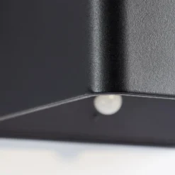 Aplique para exterior recargable LED Iseo, negro, ancho 10 cm, sensor