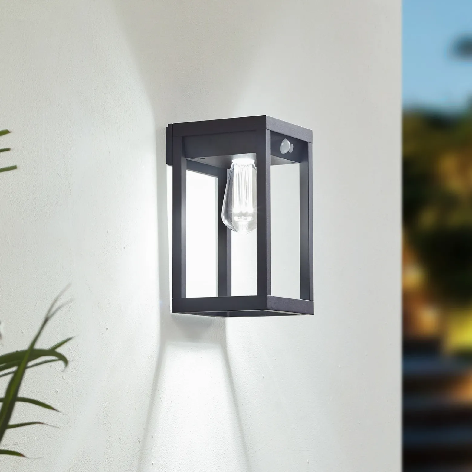 Aplique solar Lindby Smart LED Enea, sensor, CCT, RGB, Tuya