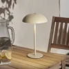 Arcchio LED lámpara de mesa recargable Thenra, beige, soporte de pared