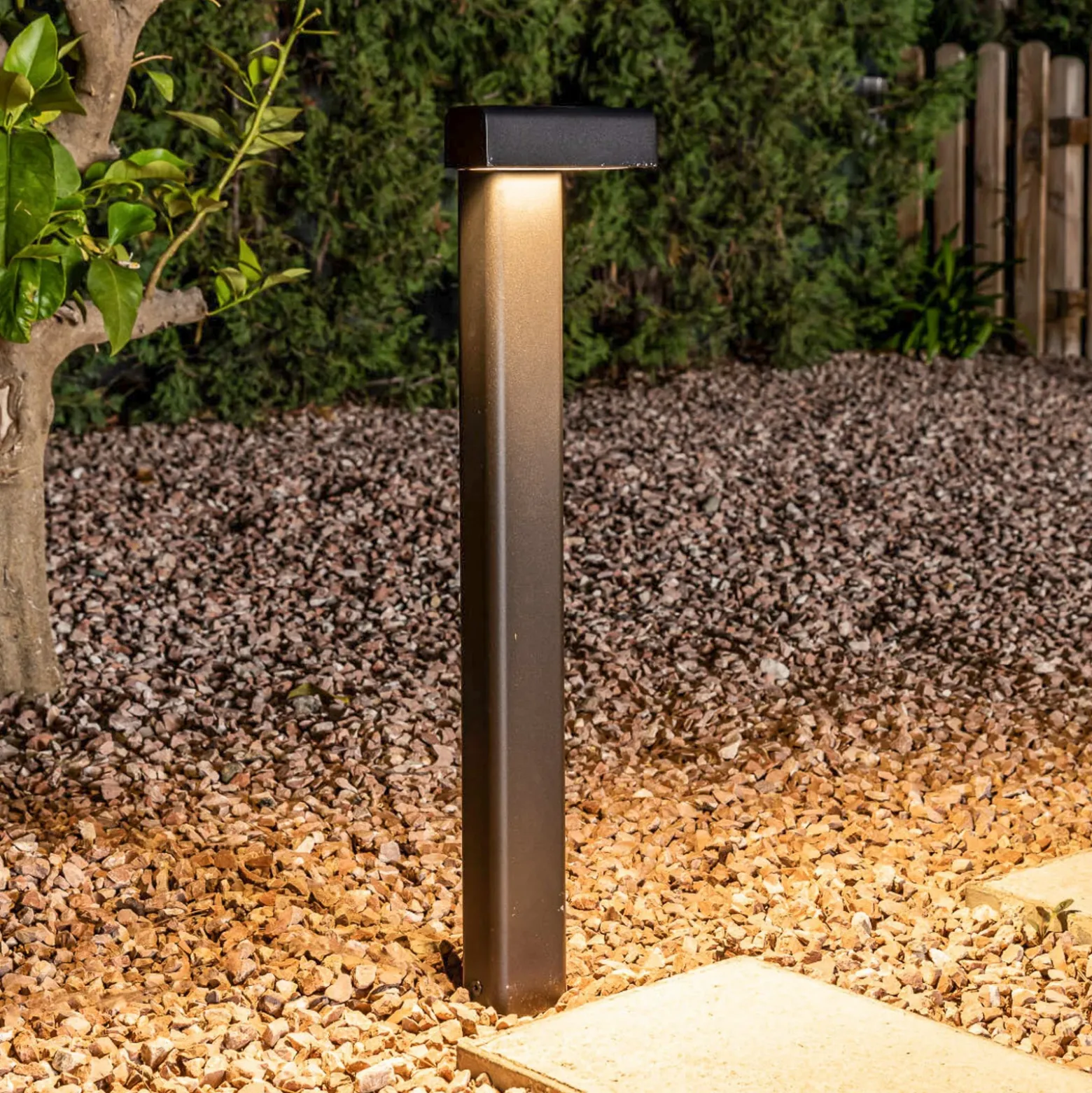 Baliza LED de pie, negra, aluminio, altura 58 cm