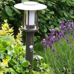 Baliza LED Pavlos de Lindby, 55 cm, color óxido, sensor