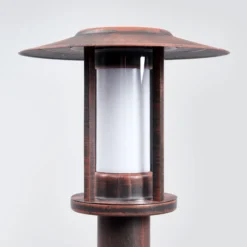 Baliza LED Pavlos de Lindby, 55 cm, color óxido, sensor