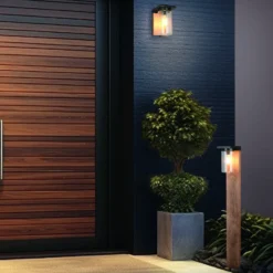 Bolardo luminoso ARDILA, aspecto de madera, altura 100 cm, metal/vidrio IP44