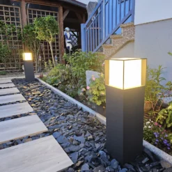 Bolardo luminoso Henry, negro, altura 60 cm, aluminio/acero inoxidable