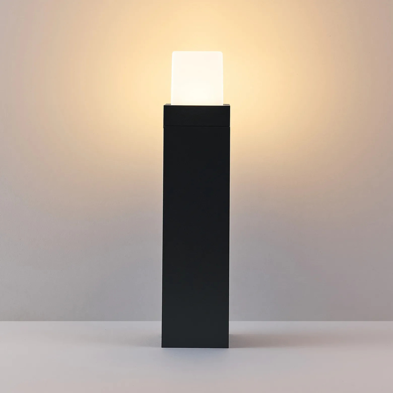 Bolardo luminoso LED FYNN-O, altura 45 cm, color antracita, CCT IP65,