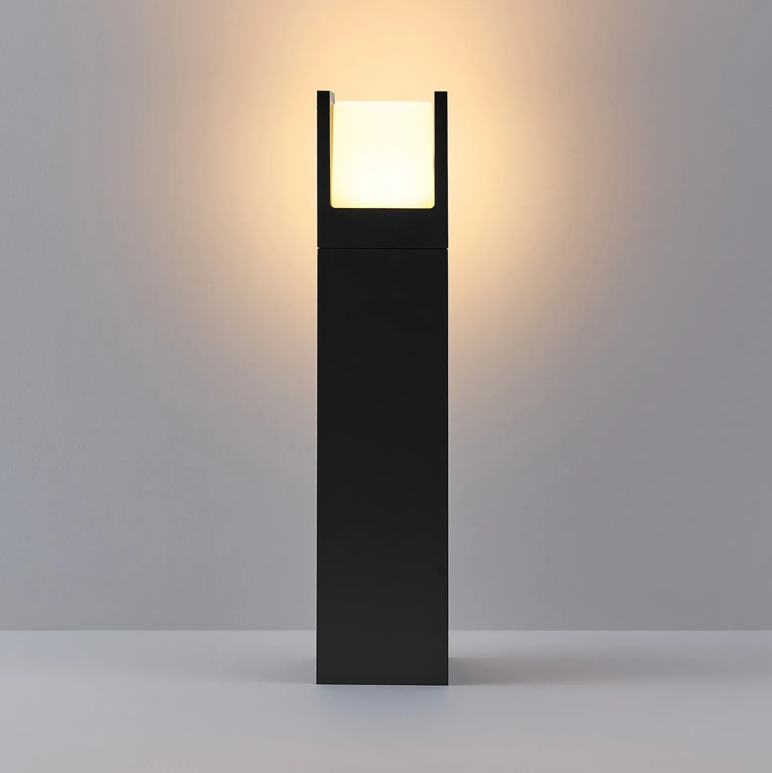 Bolardo luminoso LED FYNN-U, altura 45 cm, color antracita, CCT IP65,