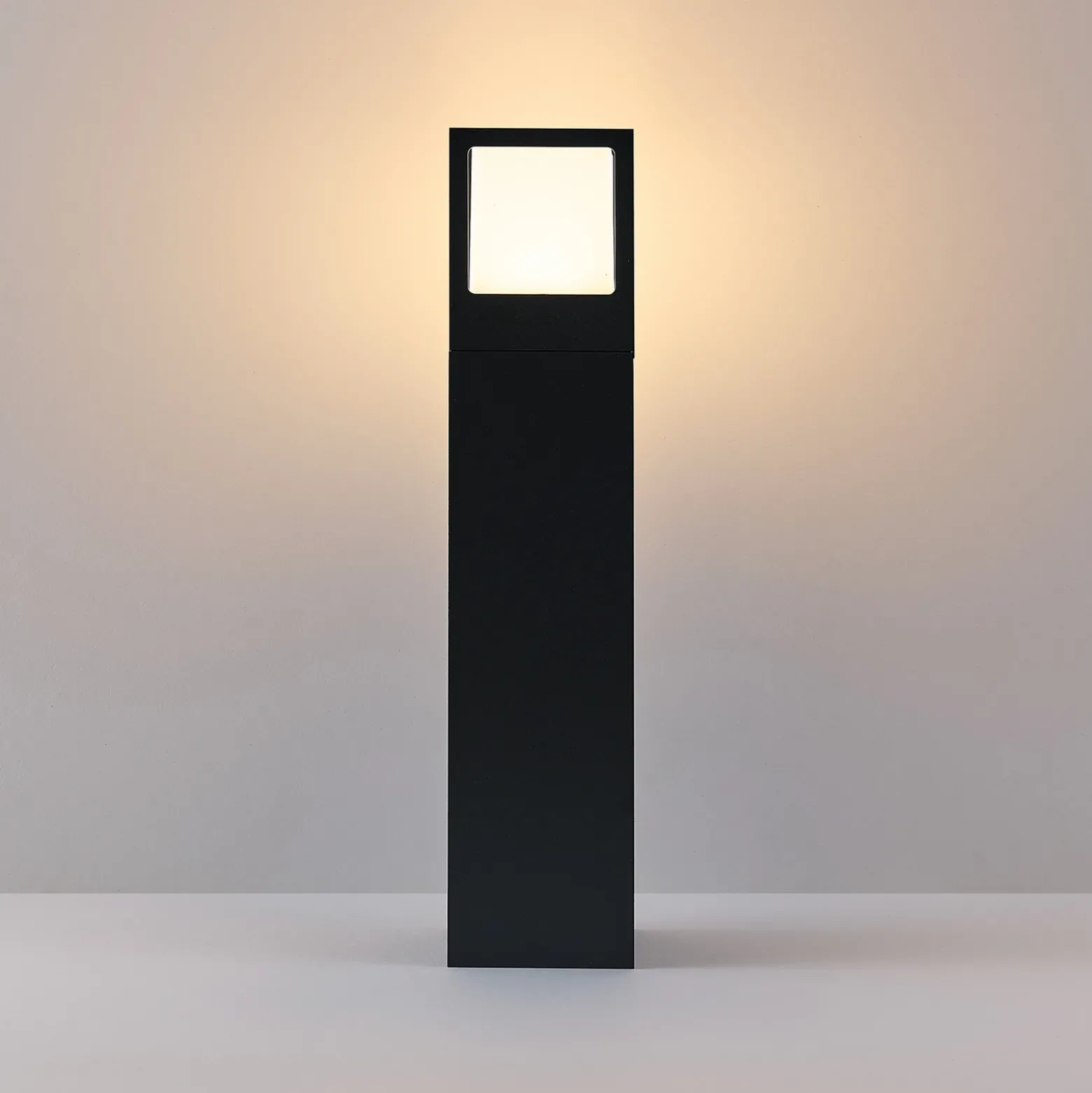 Bolardo luminoso LED FYNN-X, altura 45 cm, color antracita, CCT IP65,