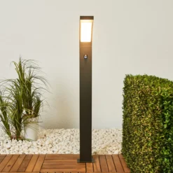 Bolardo luminoso LED Juvia de Lucande, 100 cm, detector de movimiento, IP54