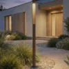 Bolardo luminoso LED Lindby Fjorya, altura 90 cm, marrón, IP65
