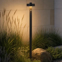 Bolardo luminoso LED Lucande Nirella, 100 cm, negro, CCT, con sensor