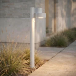 Bolardo luminoso LED Lucande Elune, gris claro, con sensor, IP44, 77 cm