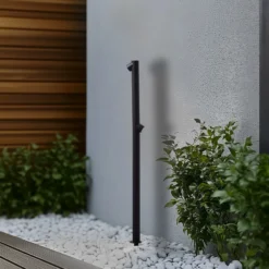 Bolardo luminoso LED Luzian de Lindby, altura 120 cm, negro, pica para fijar en