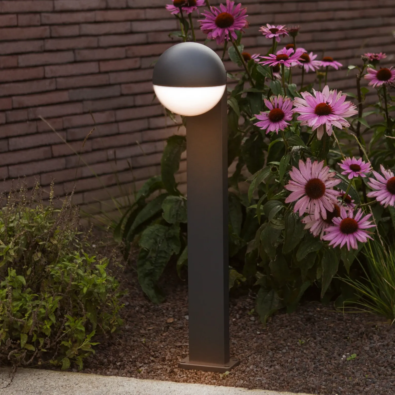 Bolardo luminoso LOOMA, gris oscuro, altura 70 cm, metal, IP54, E27