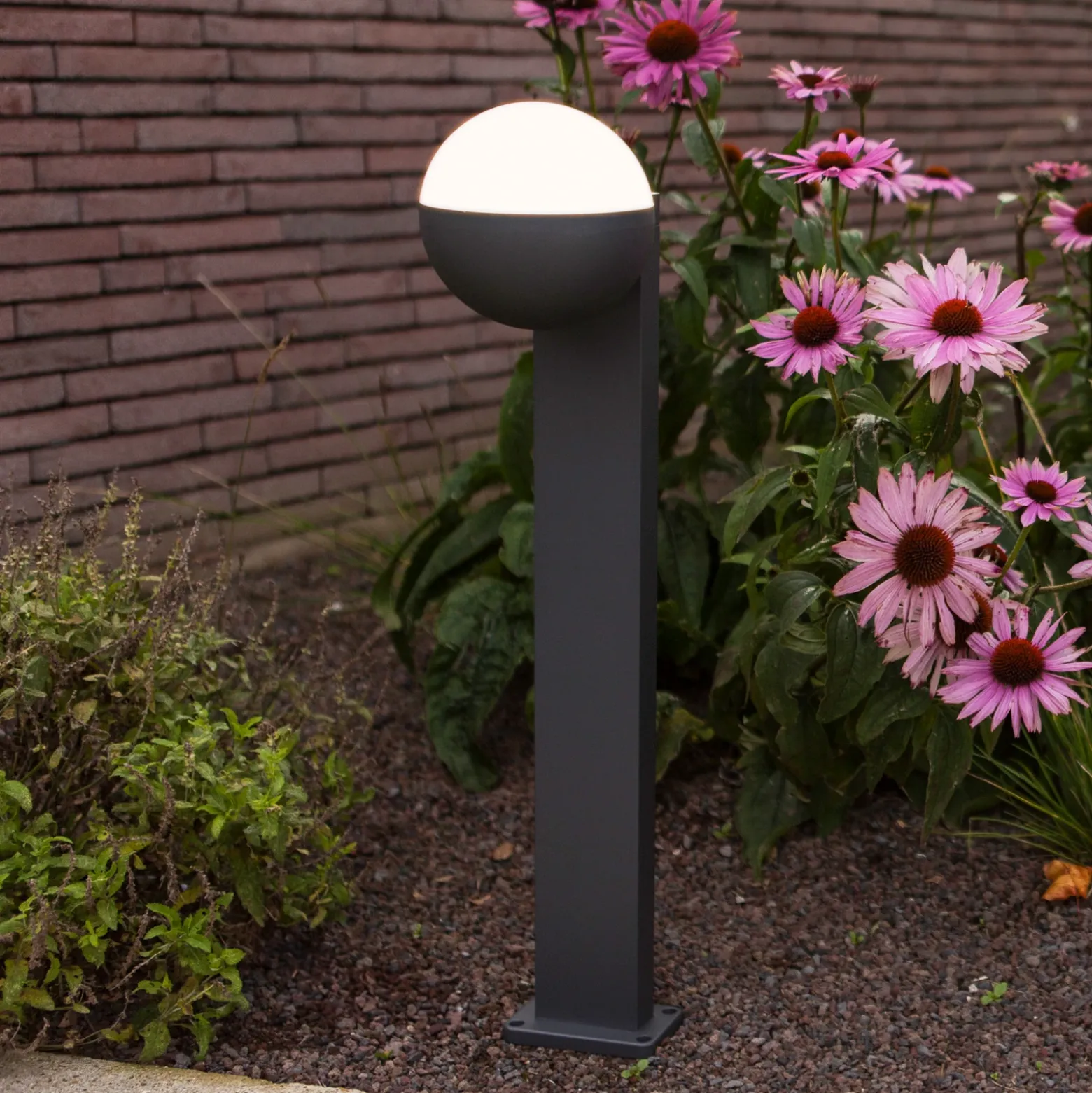 Bolardo luminoso LOOMA, gris oscuro, altura 70 cm, metal, IP54, E27