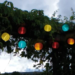 Cadena de lámparas LED de colores con 10 faroles
