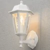 Coqueto aplique de pared exterior GRADO, blanco