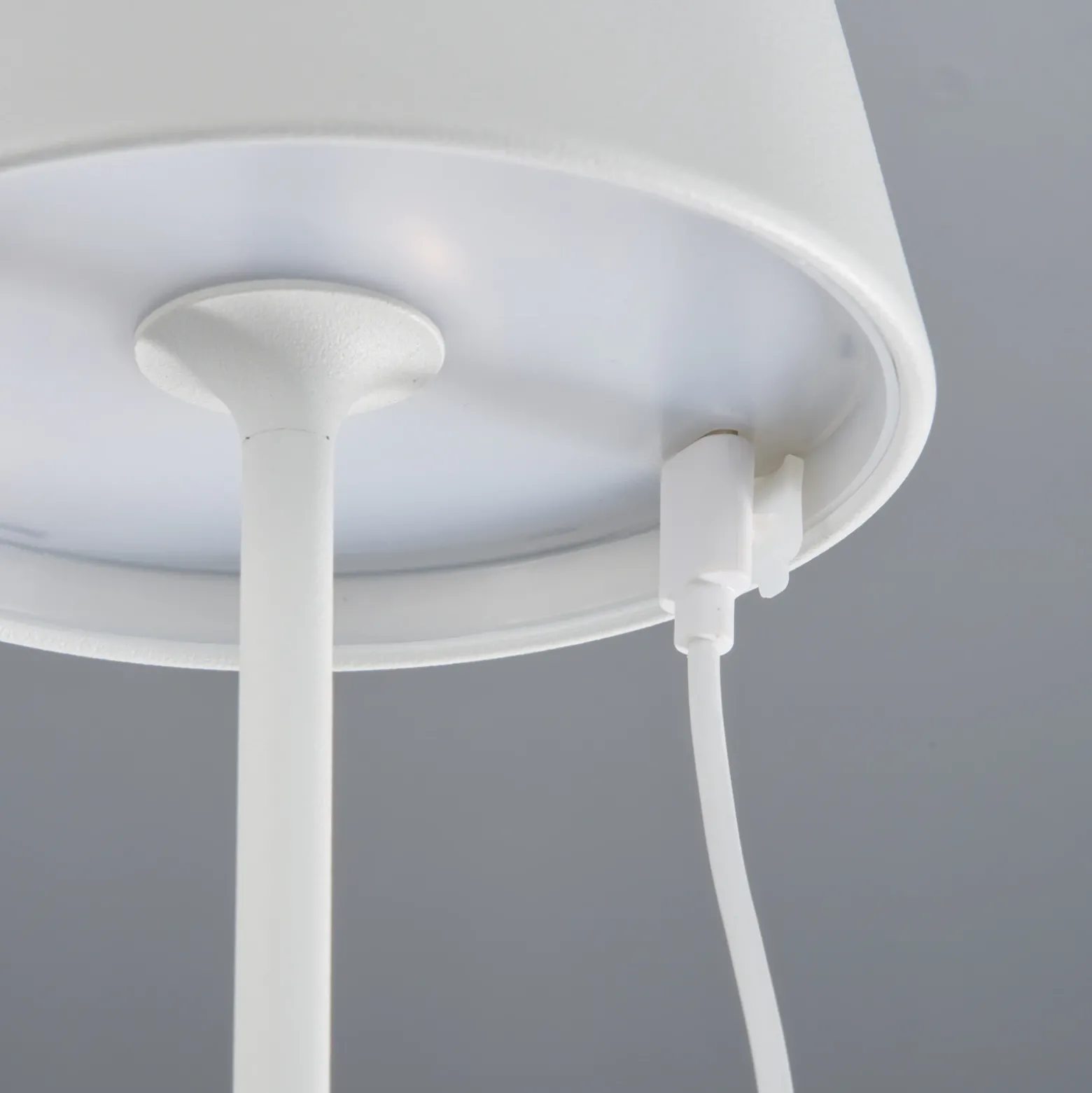 De mesa LED Cosenza batería RGBW blanco arena