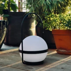 Dyberg Larsen Summer lámpara de mesa solar USB