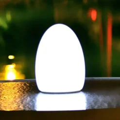 Egg: una lámpara decorativa con batería recargable controlada por app