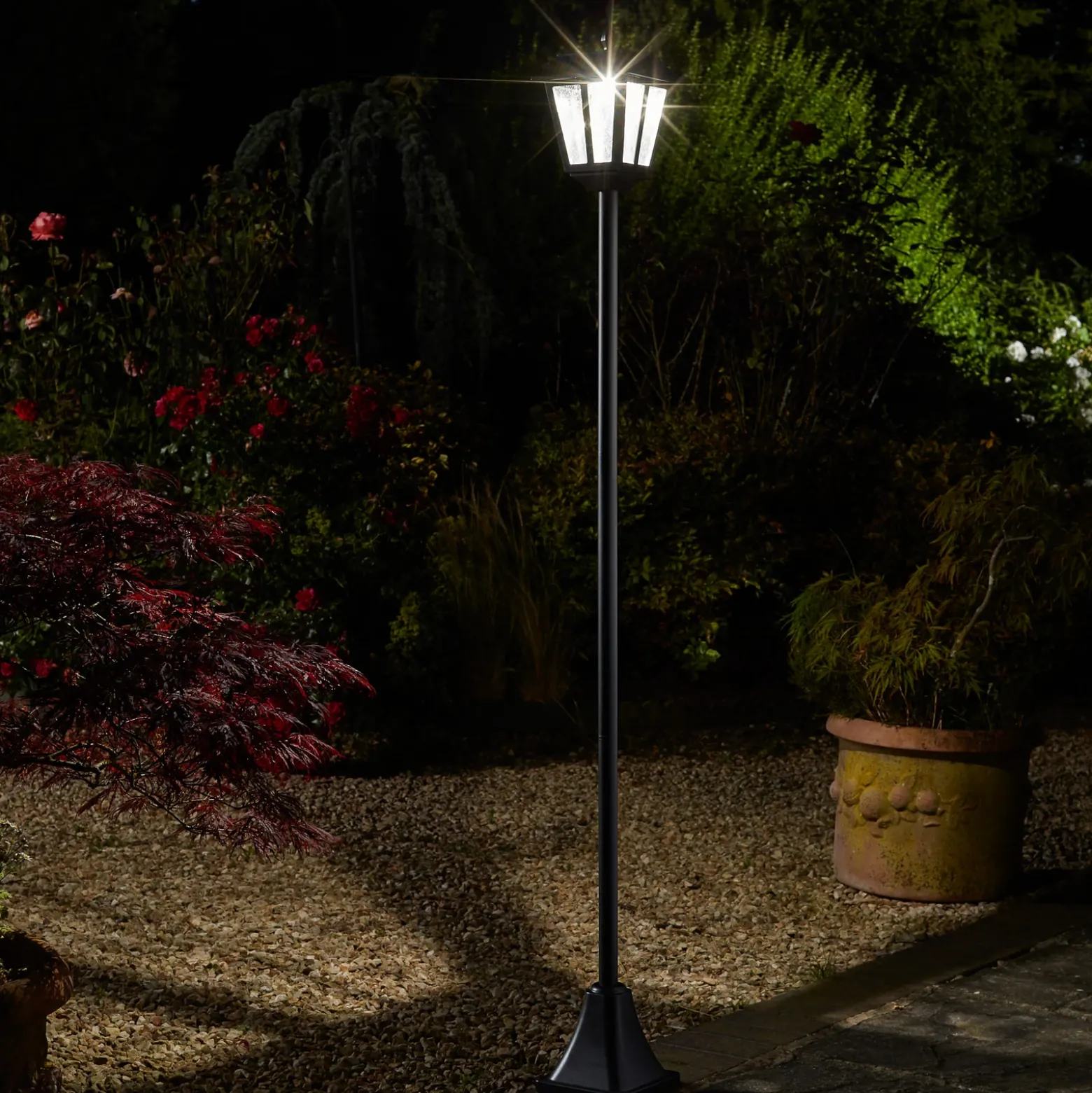 Farola LED solar Whitehall 365, IP44