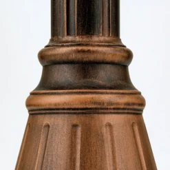 Farola Mariella con un luz