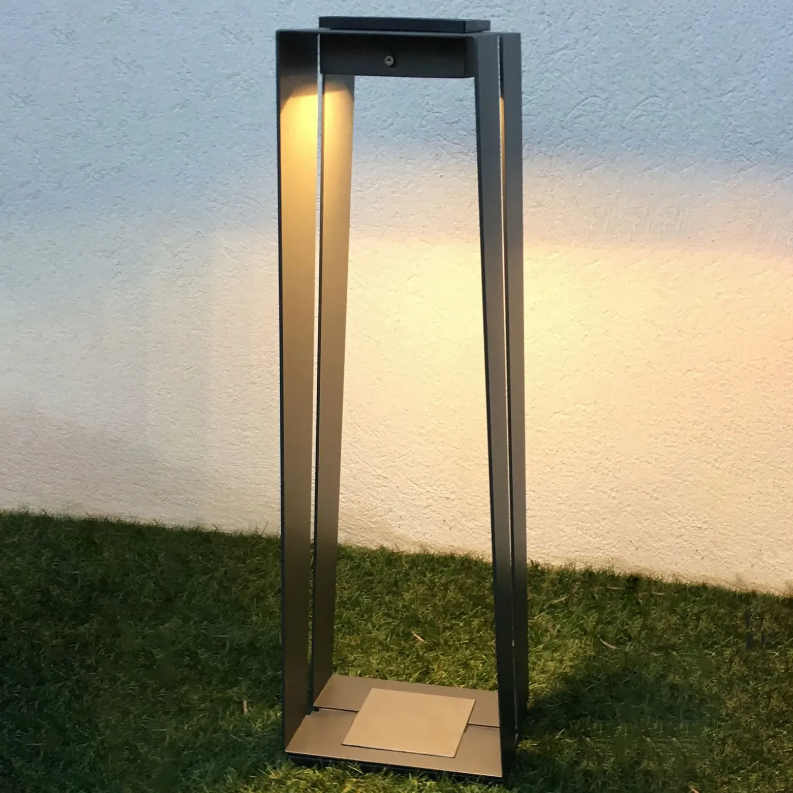 Farol LED solar Skaal de aluminio, 70 cm, gris