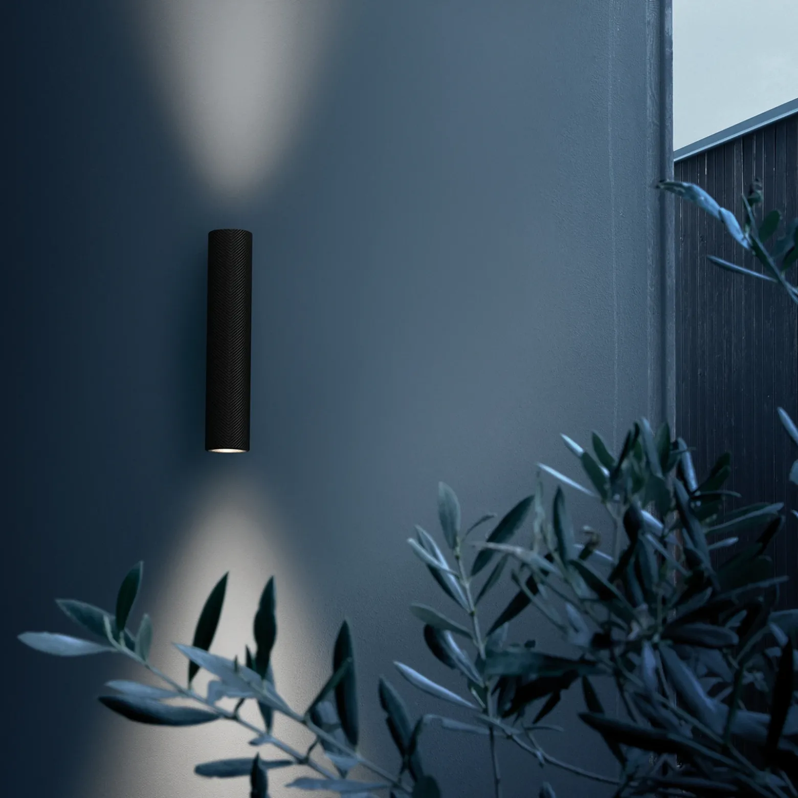 FLOS Flauta Spiga 1 aplique para exterior, 2.700K negro