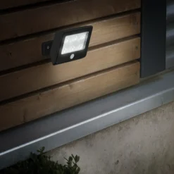 Foco de exterior LED Kollig con sensor IP54, negro