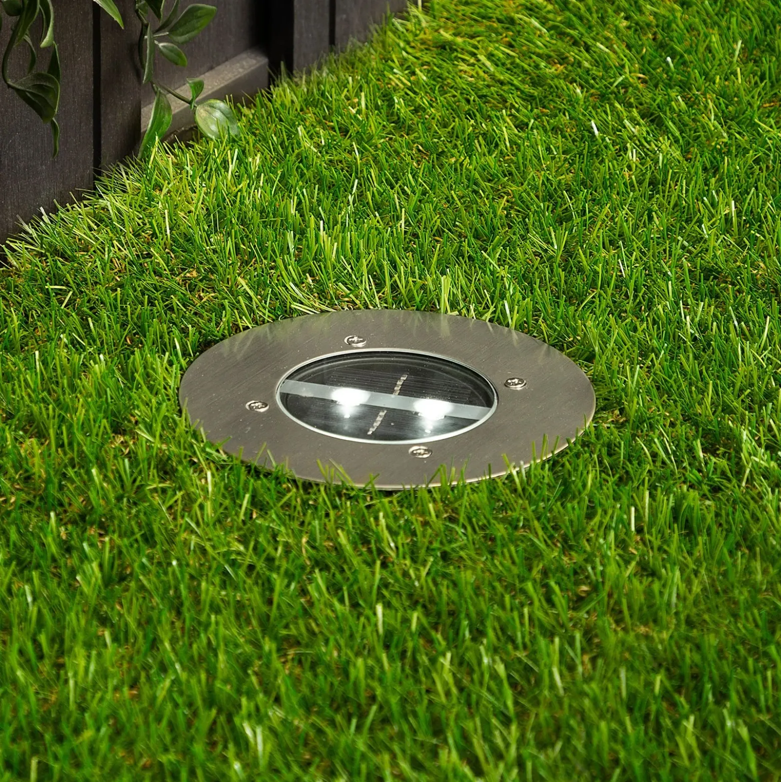 Foco de suelo LED empotrable solar «Lugo», IP44, acero inoxidable, cristal