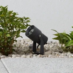 Foco exterior LED Jon de Lucande, con piqueta, ajustable, IP65