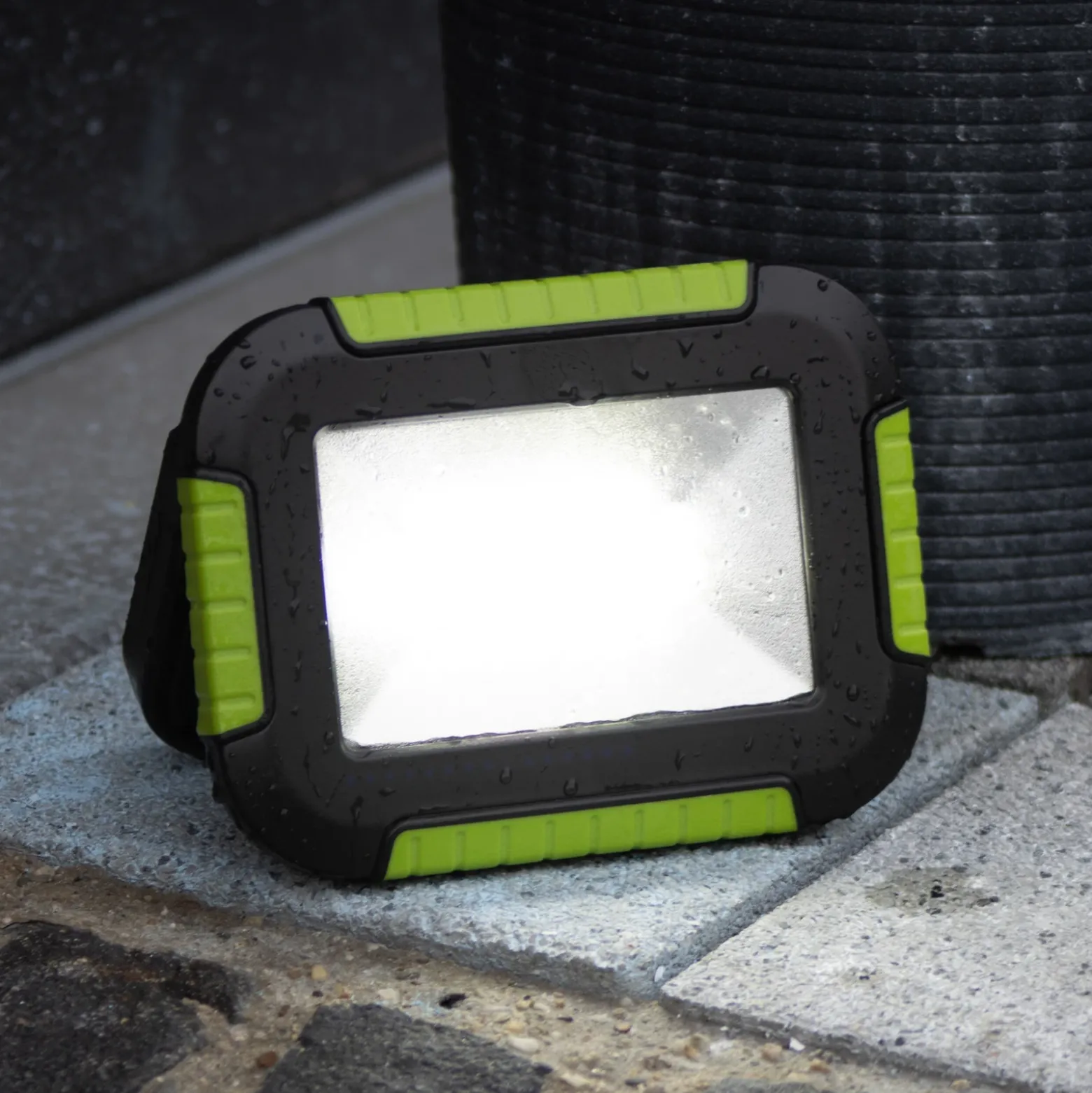 Foco exterior LED recargable 850946, negro/verde, longitud 16 cm